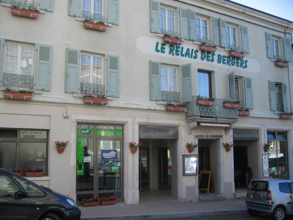 Le Relais Des Bergers Hotel Saint-Martin-en-Haut Exterior photo